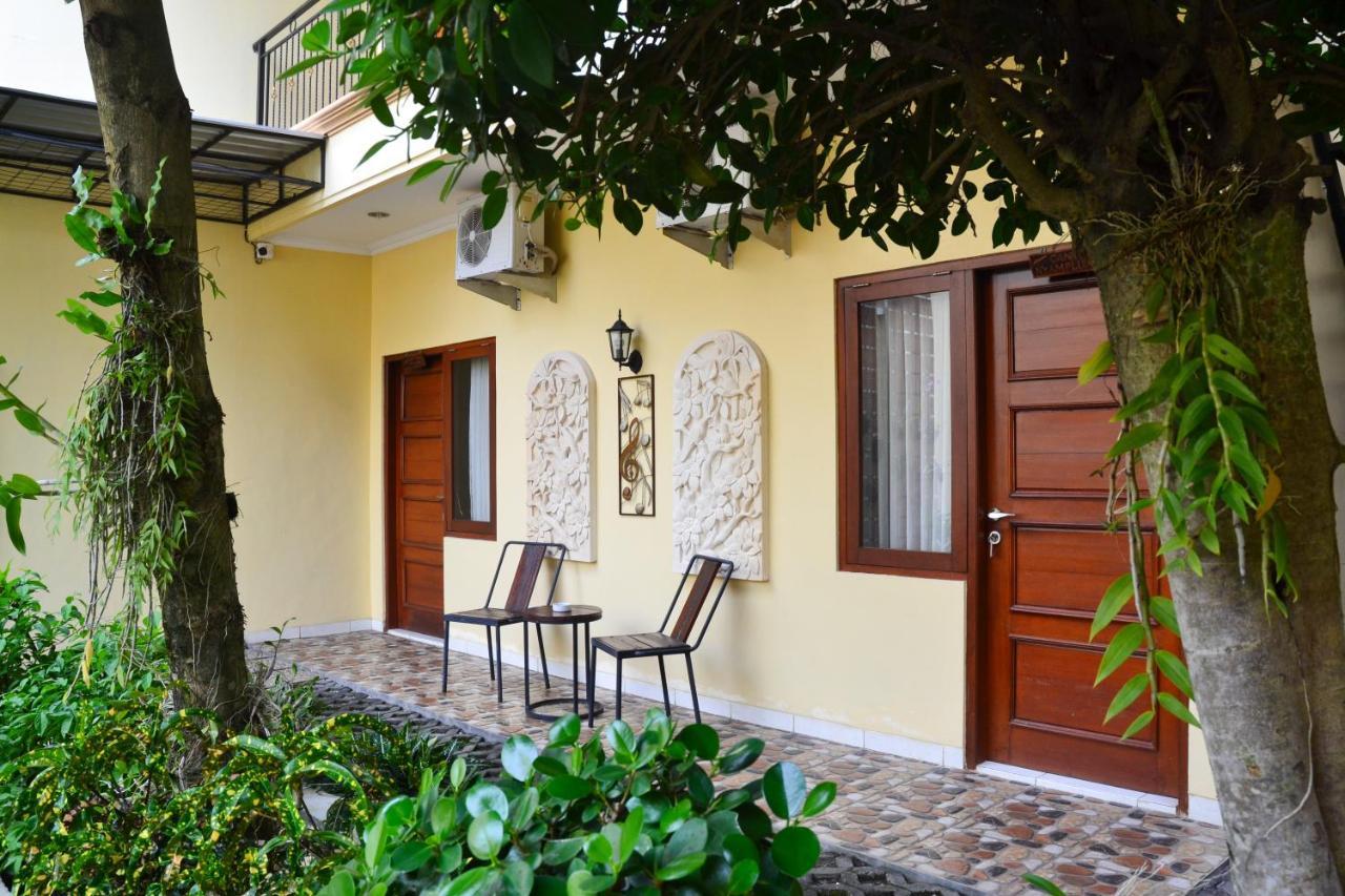 Roemah Canting Homestay Yogyakarta Exterior photo